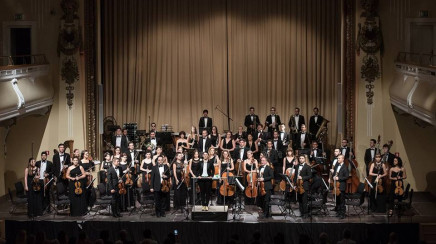Concierto de Ljubljana International Orchestra en el Grand Hotel Union, bajo la batuta de la directora eslovena Živa Ploj Peršuh
