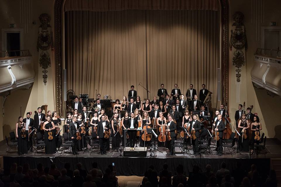 Concierto de Ljubljana International Orchestra en el Grand Hotel Union, bajo la batuta de la directora eslovena Živa Ploj Peršuh