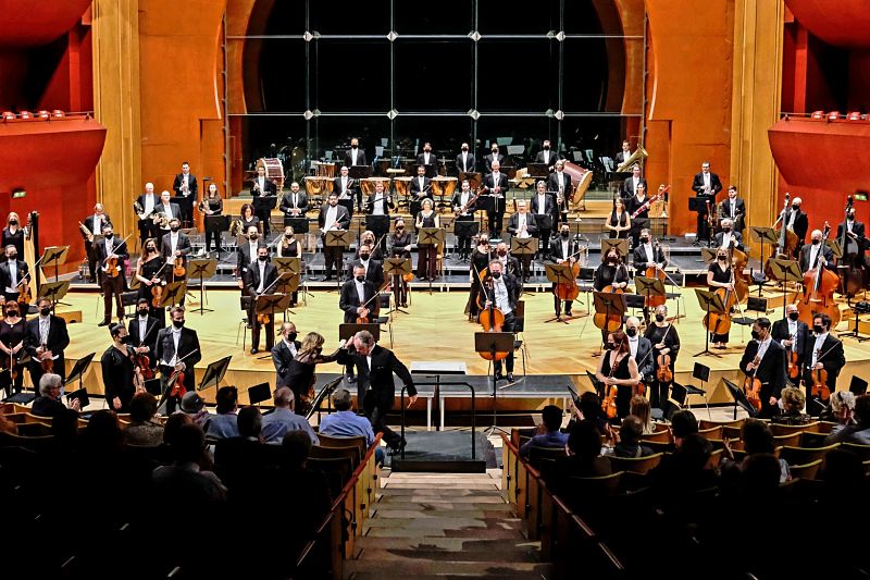 Estreno de Óscar Santiso con la Orquesta Filarmónica de Gran Canaria, interpretando la Sinfonía Fantástica de Héctor Berlioz bajo la batuta del maestro francés Jean-Claude Casadesus. Abril 2021.